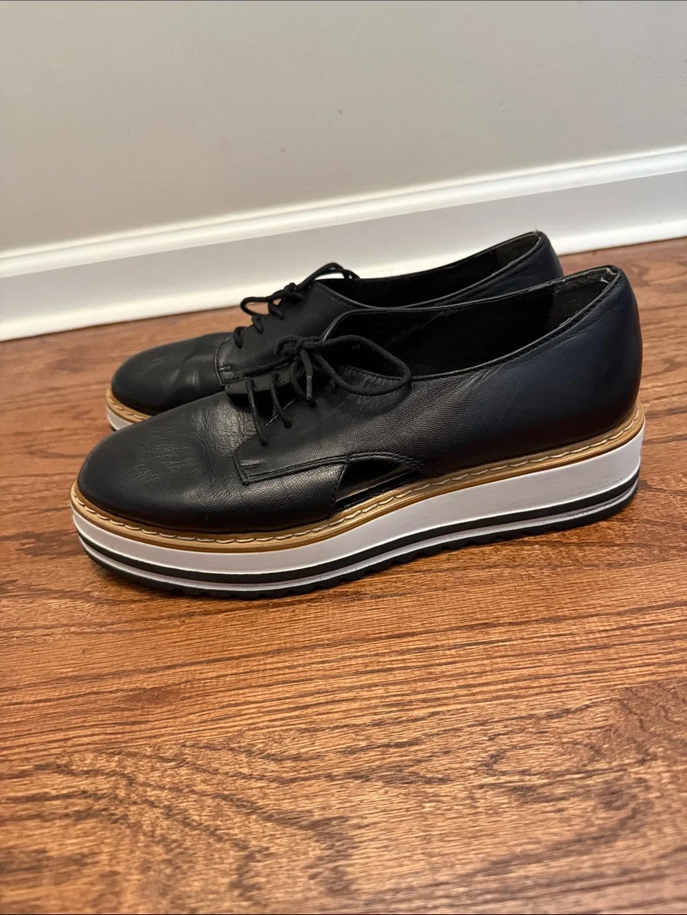 Summit By White Mountain Brody Platform Oxford in Black Italian Leather